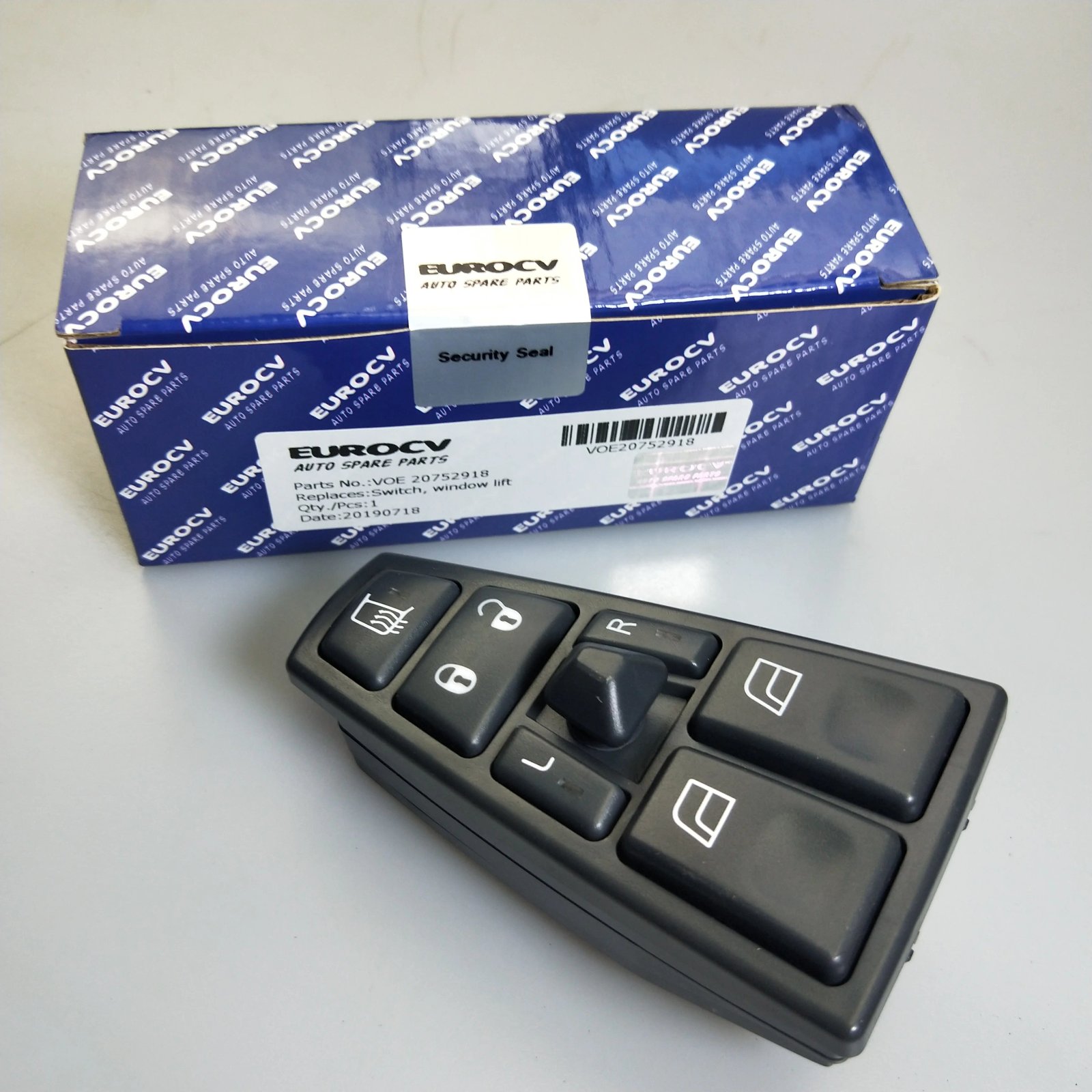 قطع غيار لشاحنات فولفو VOE 20752918 باب لوحة التحكم