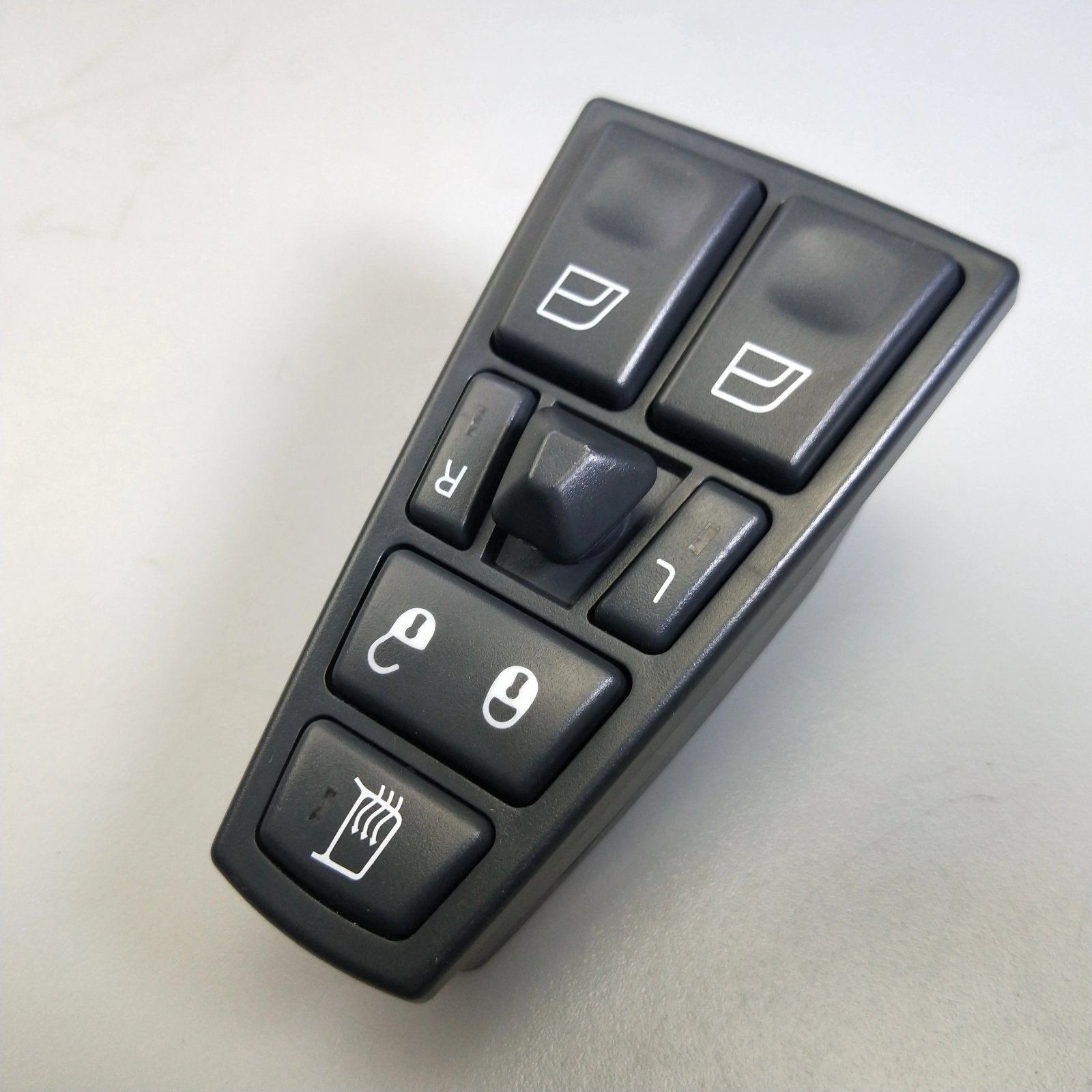 قطع غيار لشاحنات فولفو VOE 20752918 باب لوحة التحكم