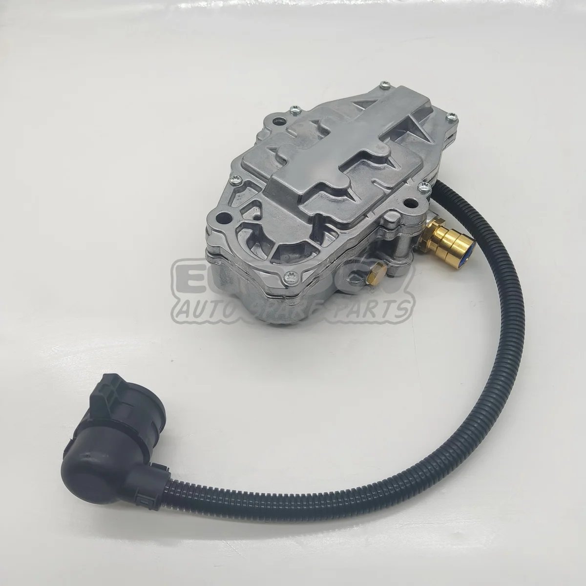 قطع غيار لشاحنات فولفو VOE 21935705 22327069   علبة التروس صمام الملف اللولبي 12 فولت