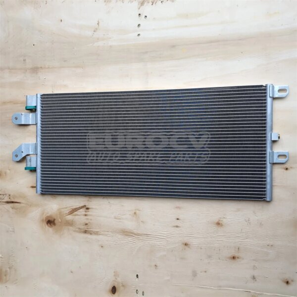 قطع غيار لشاحنات سكانيا SCE 2014389   مكثف تكييف الهواء