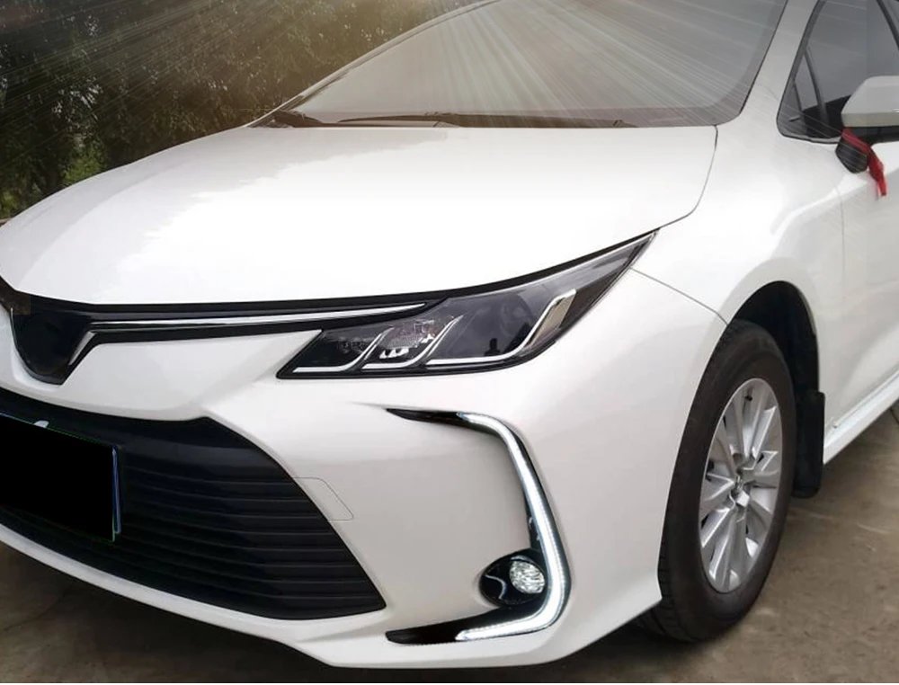 سيارة LED DRL النهار تشغيل ضوء أصفر بدوره إشارة 12 فولت الضباب مصباح الديكور الوفير ضوء لتويوتا كورولا 2019 2020 2021 2022