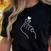تيشيرت نسائي لطيف مطبوع عليه قلب رقبة مستديرة ، مقاس كبير ، أكمام قصيرة ، كاجوال ،